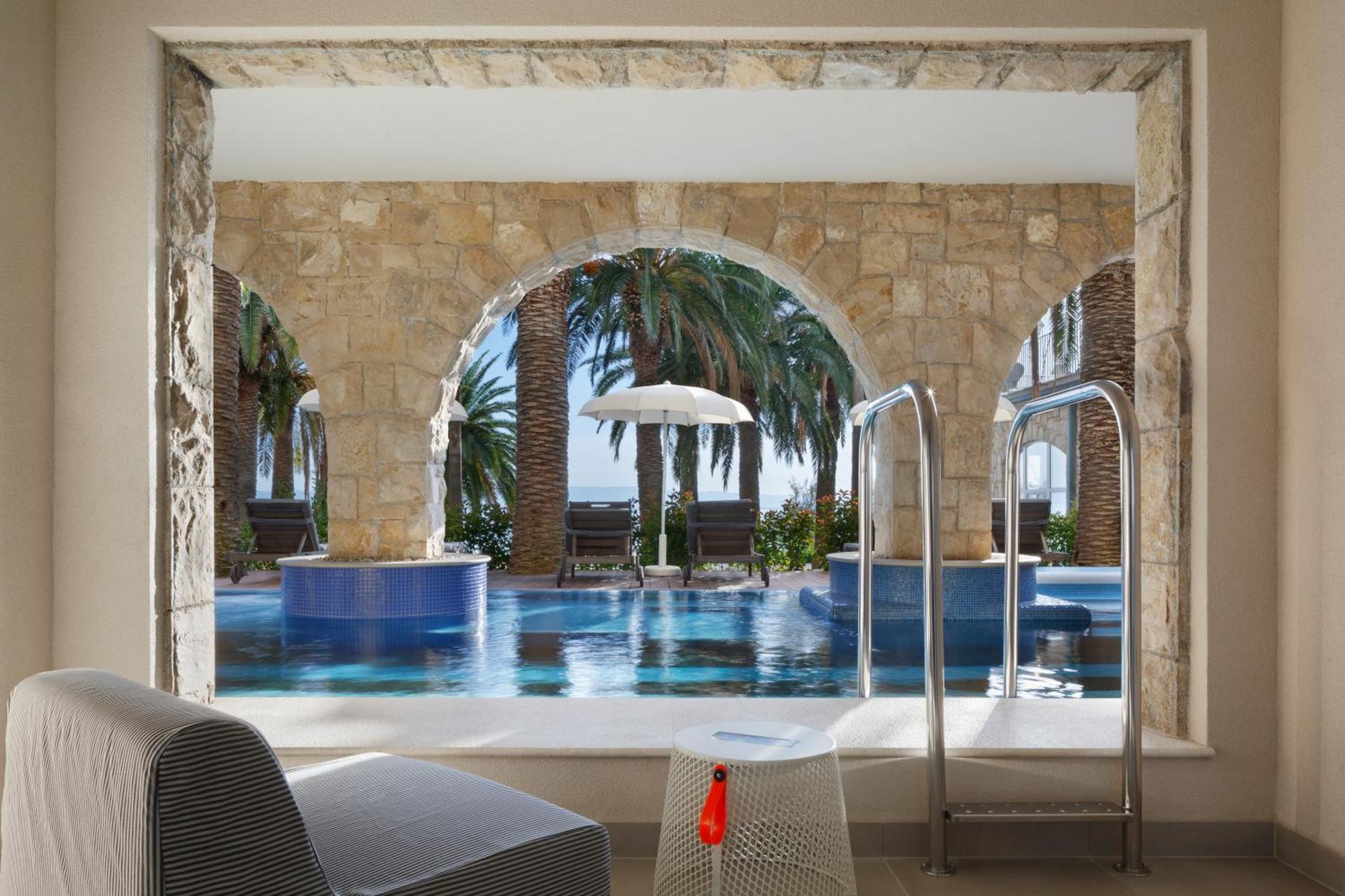 Bluesun Hotel Jadran Tučepi Szoba fotó The swimming pool at the hotel